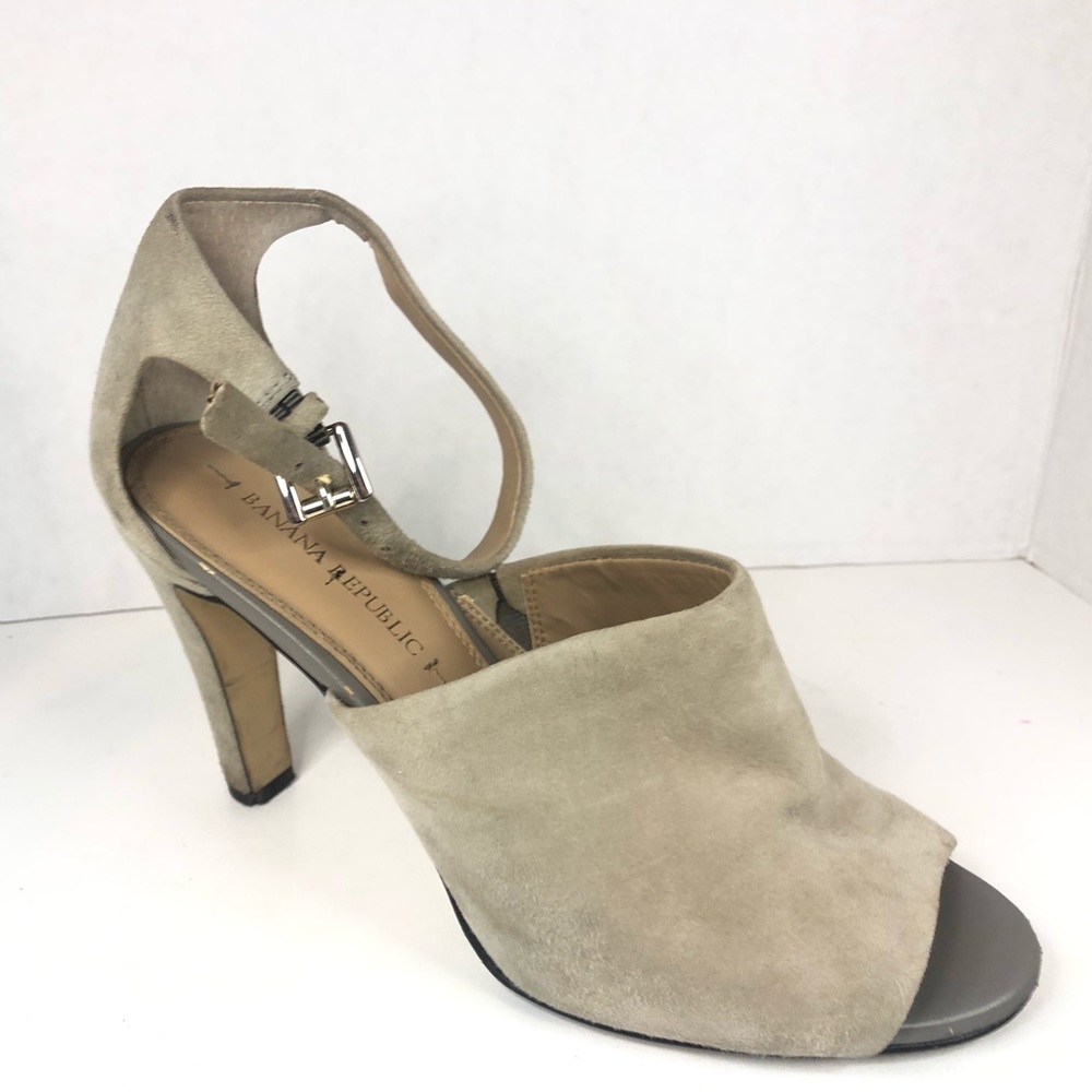 Banana Republic Gray suede Heels size 6.5
